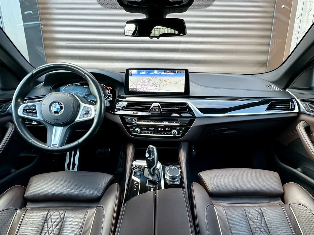 BMW 5 Serie 530e High Executive M-sport LCI | Comfortzetels, Laser Light, Panoramadak, Trekhaak, Leer, Apple Carplay, 360° camera 51968701-1.jpg | Hoekman Automotive