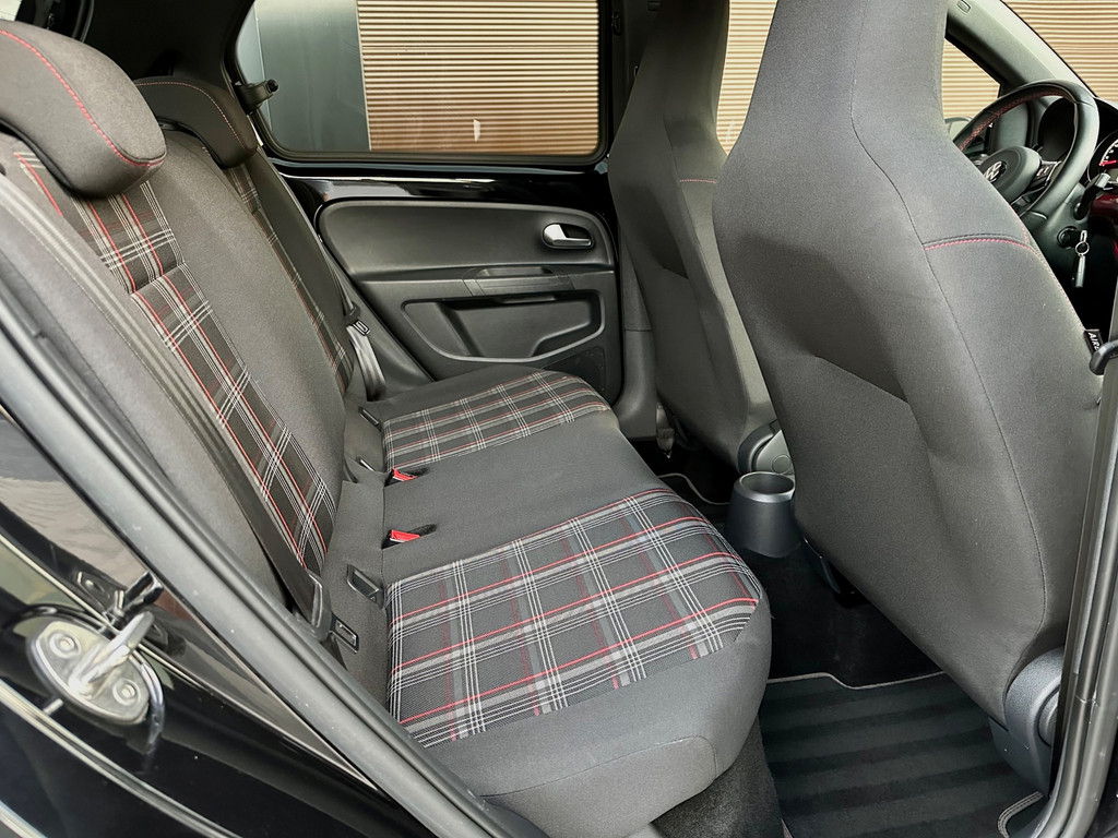 Volkswagen up! 1.0 TSI GTI 5-deurs | Climate, Cruise, Camera, Beats Audio, PDC, Getint Glas, Stoelverw., Sportstuur, 4-zits, 17” 54407744-10.jpg | Hoekman Automotive