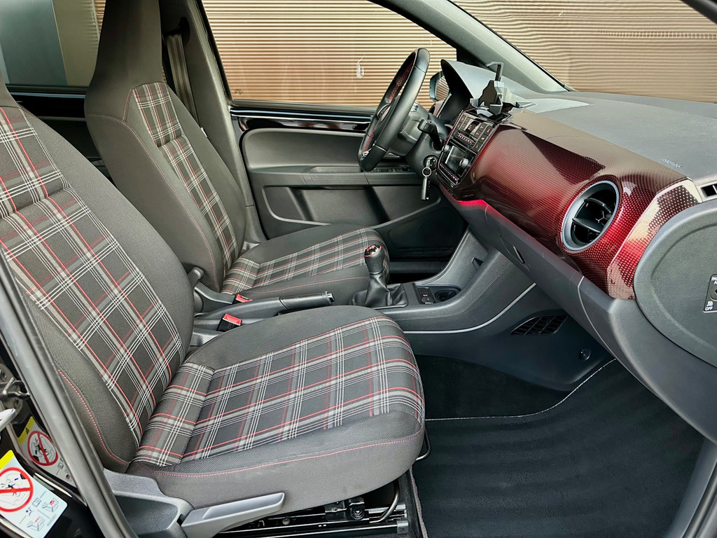 Volkswagen up! 1.0 TSI GTI 5-deurs | Climate, Cruise, Camera, Beats Audio, PDC, Getint Glas, Stoelverw., Sportstuur, 4-zits, 17” 54407744-11.jpg | Hoekman Automotive