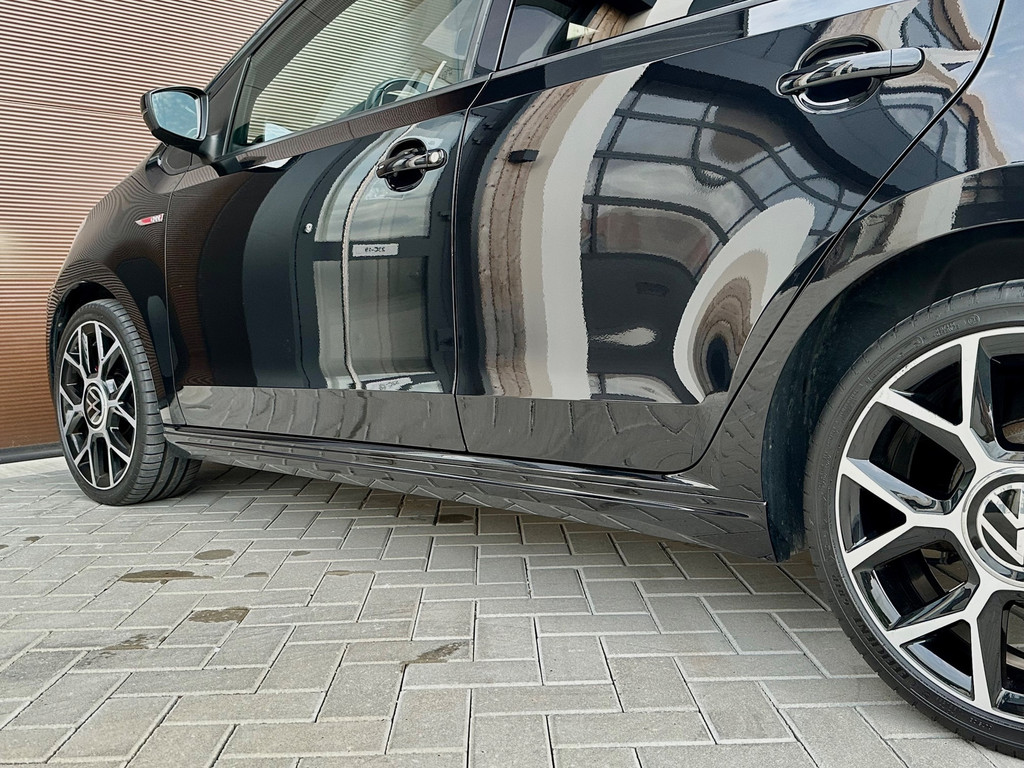 Volkswagen up! 1.0 TSI GTI 5-deurs | Climate, Cruise, Camera, Beats Audio, PDC, Getint Glas, Stoelverw., Sportstuur, 4-zits, 17” 54407744-27.jpg | Hoekman Automotive