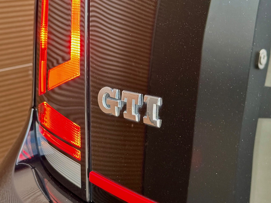 Volkswagen up! 1.0 TSI GTI 5-deurs | Climate, Cruise, Camera, Beats Audio, PDC, Getint Glas, Stoelverw., Sportstuur, 4-zits, 17” 54407744-30.jpg | Hoekman Automotive