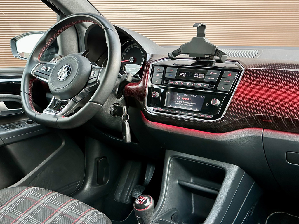 Volkswagen up! 1.0 TSI GTI 5-deurs | Climate, Cruise, Camera, Beats Audio, PDC, Getint Glas, Stoelverw., Sportstuur, 4-zits, 17” 54407744-33.jpg | Hoekman Automotive