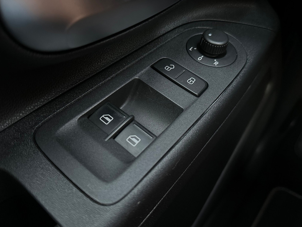 Volkswagen up! 1.0 TSI GTI 5-deurs | Climate, Cruise, Camera, Beats Audio, PDC, Getint Glas, Stoelverw., Sportstuur, 4-zits, 17” 54407744-35.jpg | Hoekman Automotive