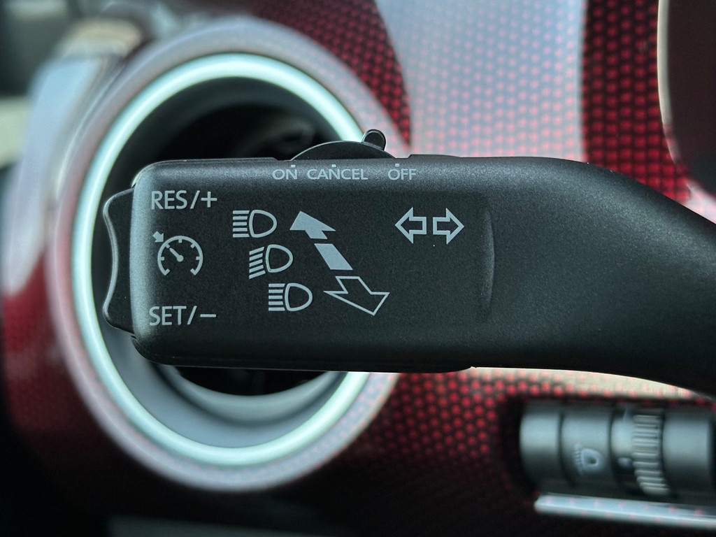 Volkswagen up! 1.0 TSI GTI 5-deurs | Climate, Cruise, Camera, Beats Audio, PDC, Getint Glas, Stoelverw., Sportstuur, 4-zits, 17” 54407744-39.jpg | Hoekman Automotive