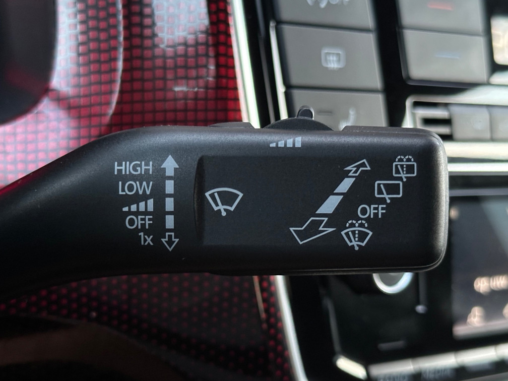 Volkswagen up! 1.0 TSI GTI 5-deurs | Climate, Cruise, Camera, Beats Audio, PDC, Getint Glas, Stoelverw., Sportstuur, 4-zits, 17” 54407744-40.jpg | Hoekman Automotive