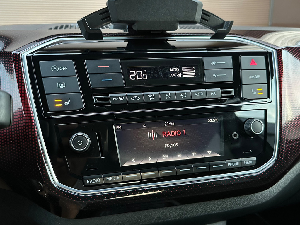 Volkswagen up! 1.0 TSI GTI 5-deurs | Climate, Cruise, Camera, Beats Audio, PDC, Getint Glas, Stoelverw., Sportstuur, 4-zits, 17” 54407744-46.jpg | Hoekman Automotive