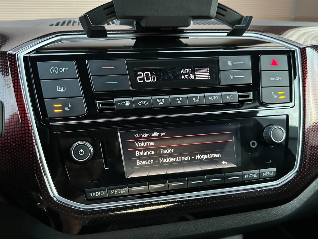 Volkswagen up! 1.0 TSI GTI 5-deurs | Climate, Cruise, Camera, Beats Audio, PDC, Getint Glas, Stoelverw., Sportstuur, 4-zits, 17” 54407744-49.jpg | Hoekman Automotive