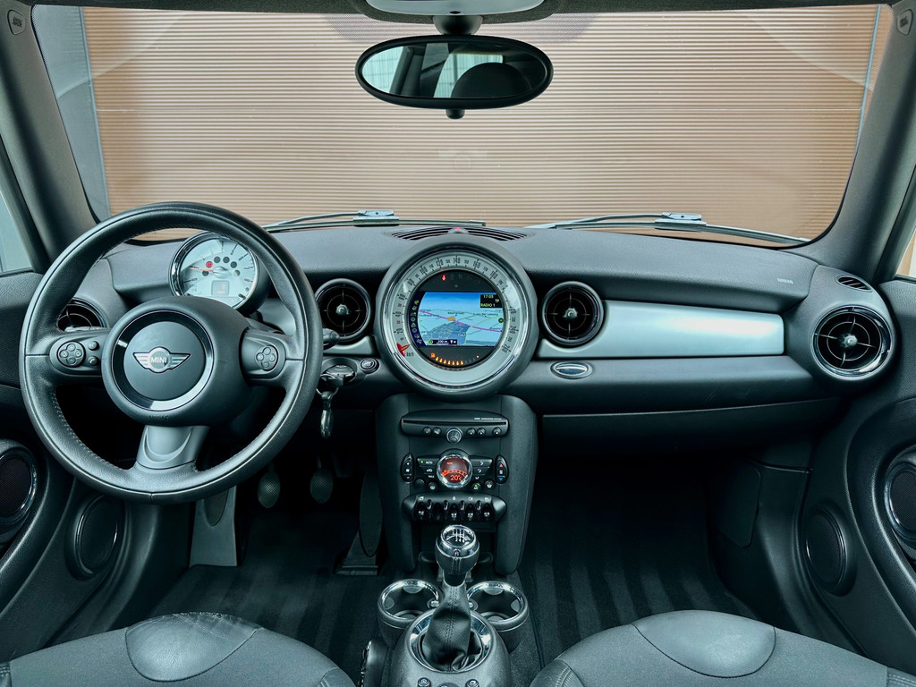 MINI 3-Deurs 1.6 One Chili | BTW auto! dealeronderh.| Climate, Cruise, Navigatie, Bluetooth, Half lederen bekleding, USB/AUX, 17' 54875219-1.jpg | Hoekman Automotive